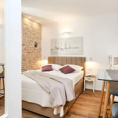 Monfrina 2, Stylish Old Town Near Appartamento