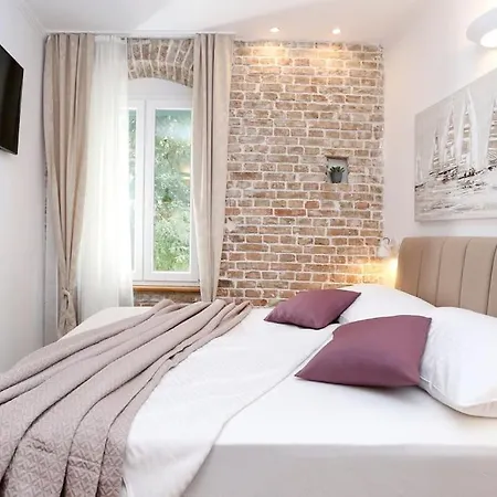 Monfrina 2, Stylish Old Town Near *