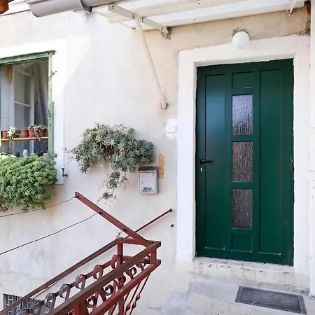 Monfrina 2, Stylish Old Town Near Appartamento *