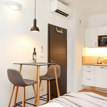 Monfrina 2, Stylish Old Town Near Apartment *