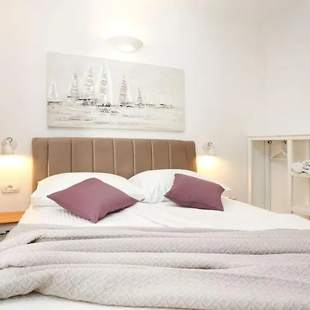 Monfrina 2, Stylish Old Town Near