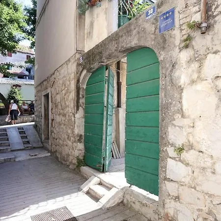 Monfrina 2, Stylish Old Town Near *