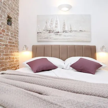 Monfrina 2, Stylish Old Town Near Apartment *