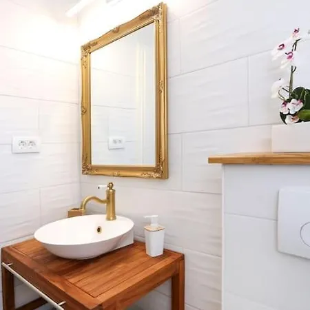 Monfrina 2, Stylish Old Town Near Apartment *