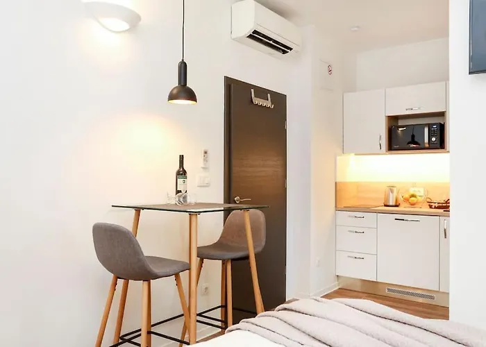 Monfrina 2, Stylish Old Town Near 아파트 *