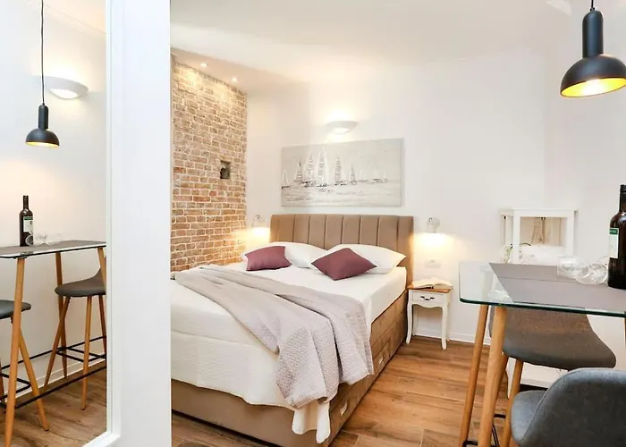 Monfrina 2, Stylish Old Town Near 아파트