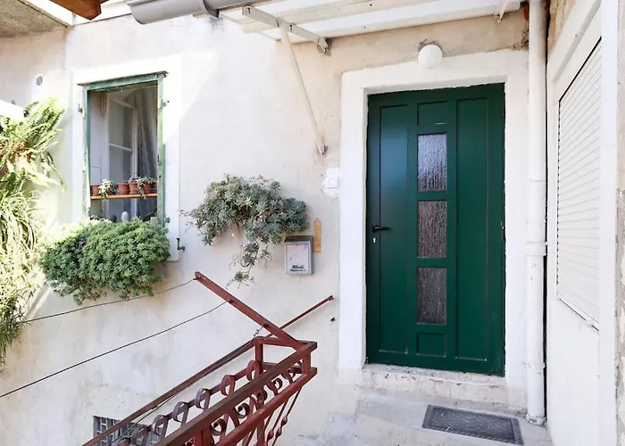 Monfrina 2, Stylish Old Town Near 아파트 *